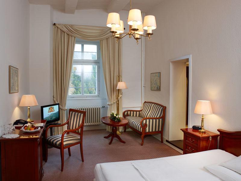 Hotel Und Restaurant Burg Schnellenberg Attendorn Esterno foto