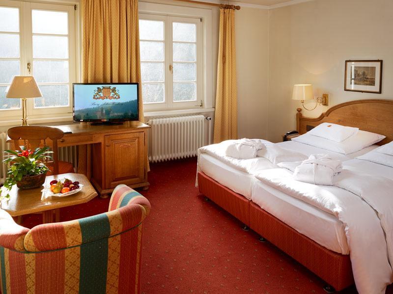 Hotel Und Restaurant Burg Schnellenberg Attendorn Esterno foto