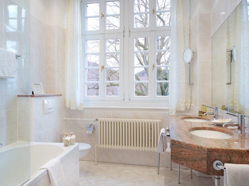 Hotel Und Restaurant Burg Schnellenberg Attendorn Esterno foto