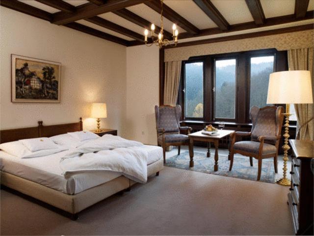 Hotel Und Restaurant Burg Schnellenberg Attendorn Esterno foto