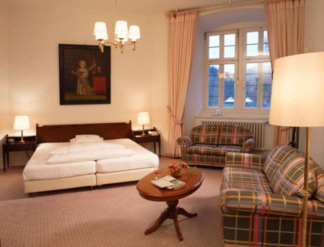 Hotel Und Restaurant Burg Schnellenberg Attendorn Esterno foto