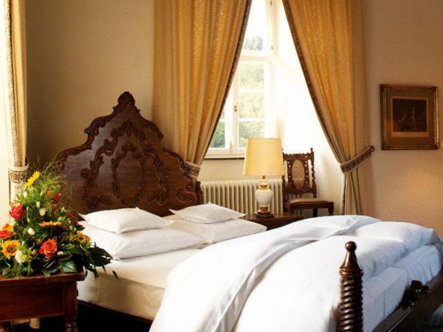 Hotel Und Restaurant Burg Schnellenberg Attendorn Esterno foto
