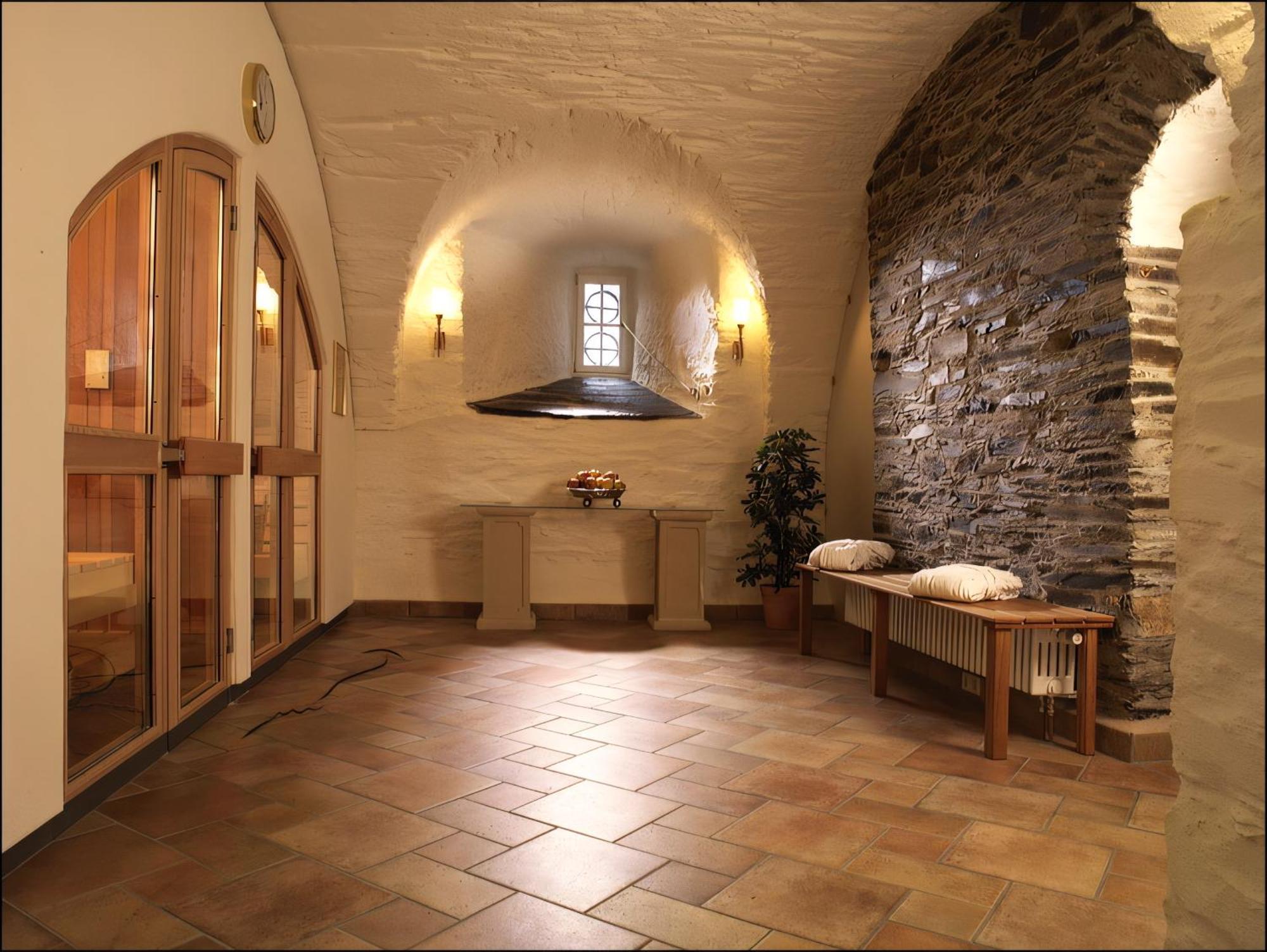 Hotel Und Restaurant Burg Schnellenberg Attendorn Esterno foto