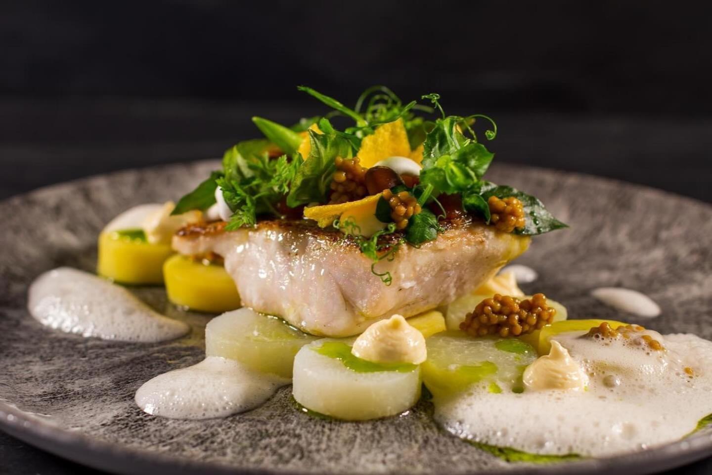 Hotel Und Restaurant Burg Schnellenberg Attendorn Esterno foto