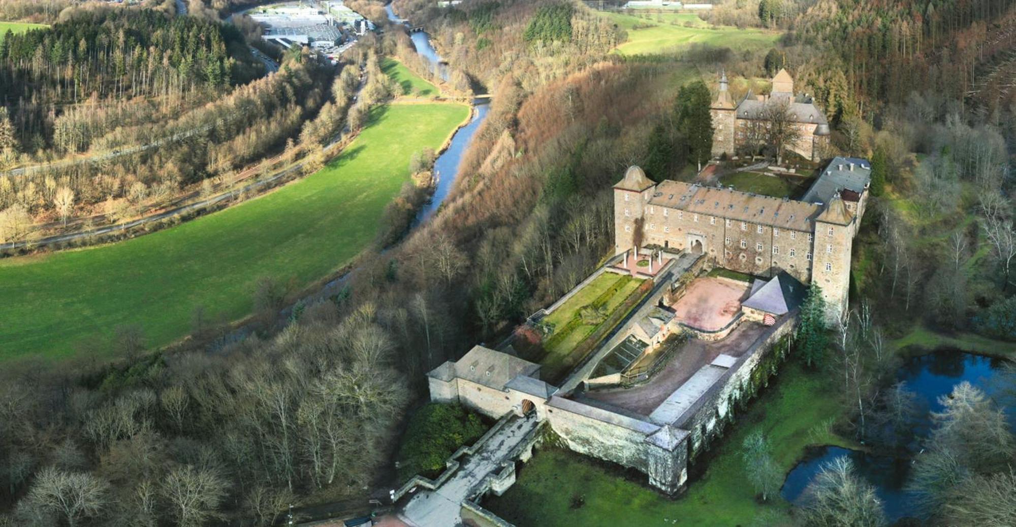 Hotel Und Restaurant Burg Schnellenberg Attendorn Esterno foto
