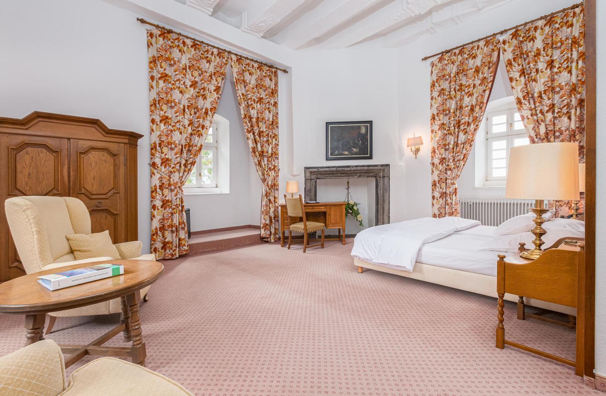 Hotel Und Restaurant Burg Schnellenberg Attendorn Esterno foto