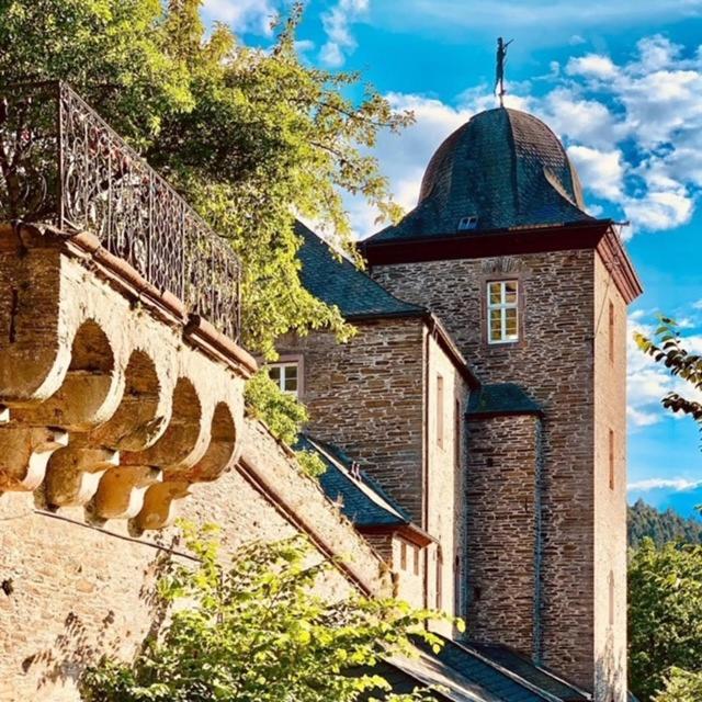 Hotel Und Restaurant Burg Schnellenberg Attendorn Esterno foto