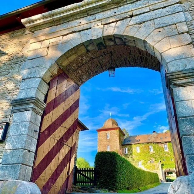 Hotel Und Restaurant Burg Schnellenberg Attendorn Esterno foto
