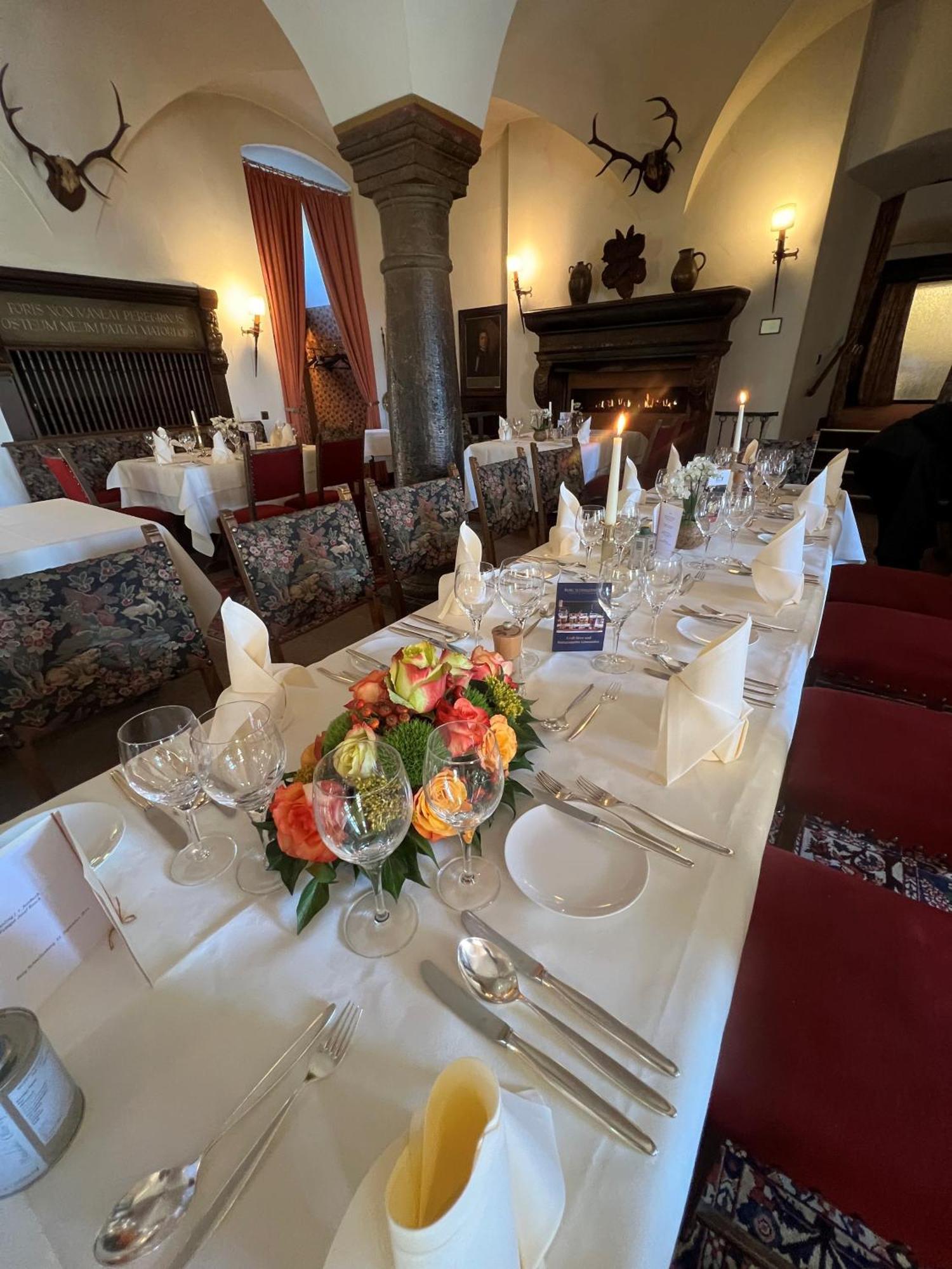 Hotel Und Restaurant Burg Schnellenberg Attendorn Esterno foto