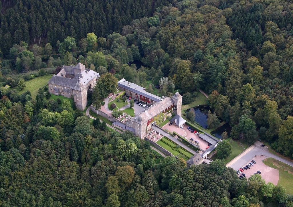 Hotel Und Restaurant Burg Schnellenberg Attendorn Esterno foto