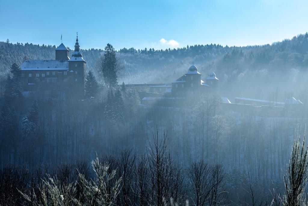 Hotel Und Restaurant Burg Schnellenberg Attendorn Esterno foto